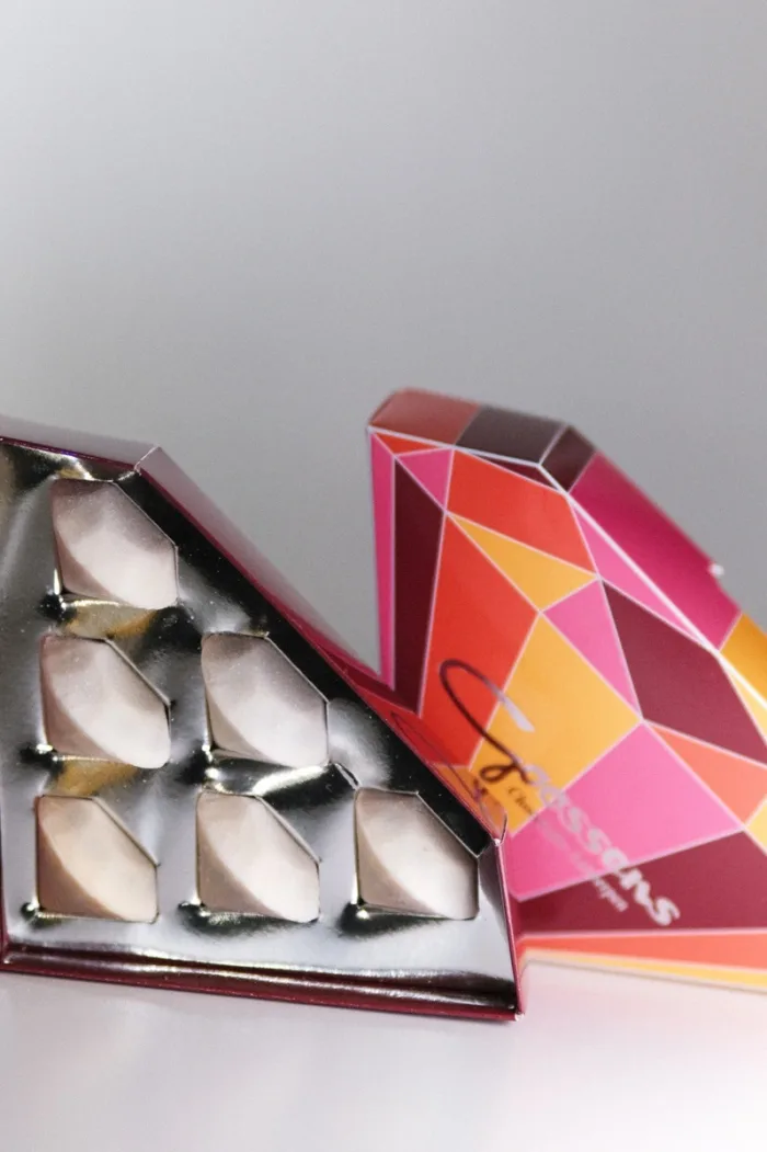 Caja Regalo en Forma de Diamante con 6 Diamantes